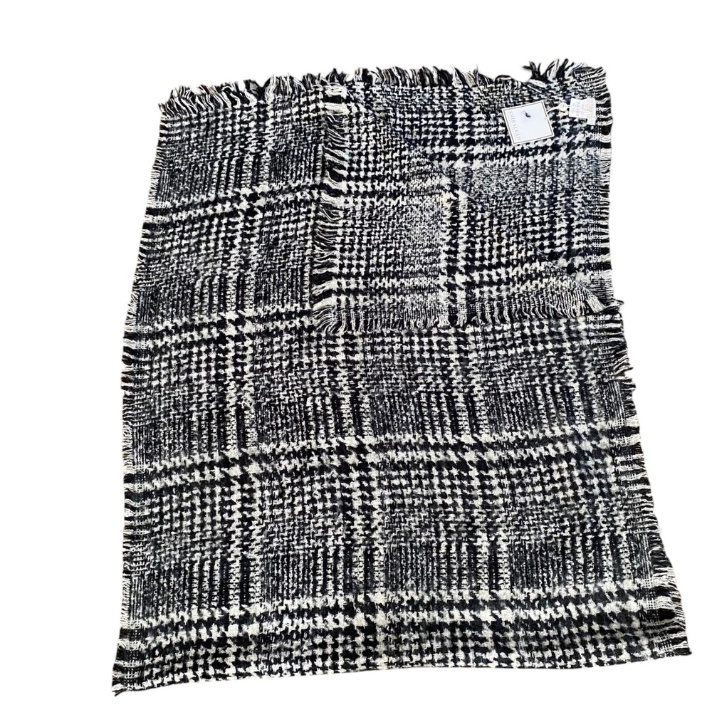 Shiraleah Chicago Barrett Scarf Black White Houndstooth Oversized Blanket Fringe - Picture 4 of 7